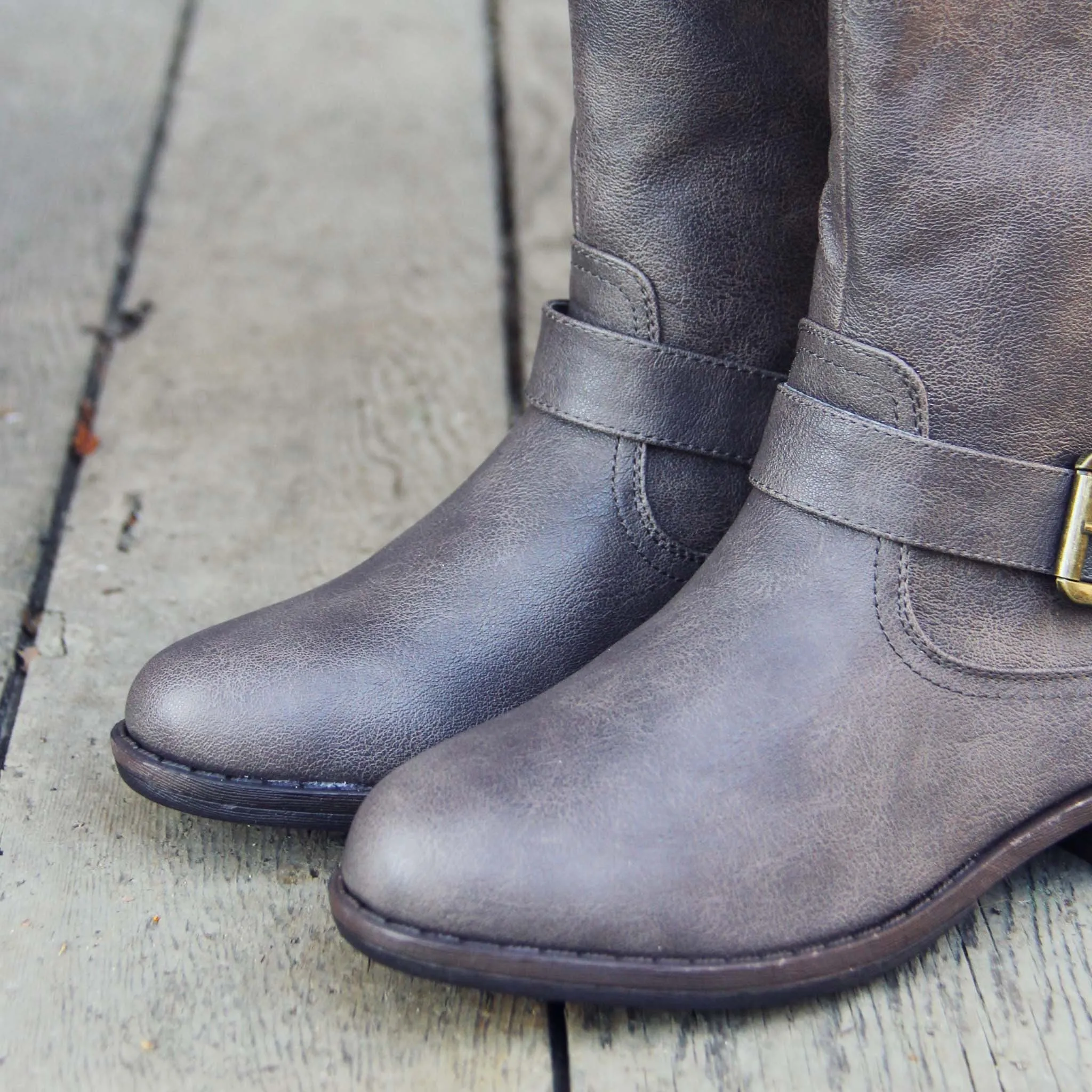 The Freestone Boots in Gray